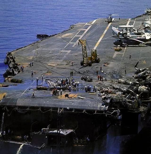 2008年5月，美军“华盛顿”号航母上一名士兵在休息时，偷偷躲在一个的僻静场所吸