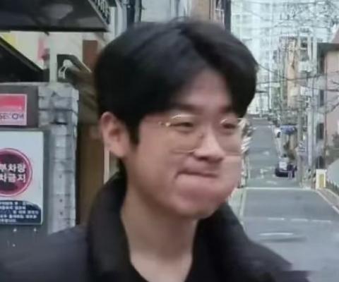 我说白了bin哥要肯像当年三把格温一样牺牲，没准xun也fmvp了，他现在不是不
