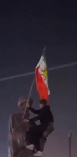 【阿亚图拉政权威胁要处决和大规模枪击抗议者。】 德黑兰检察官阿里·萨利希表示，参