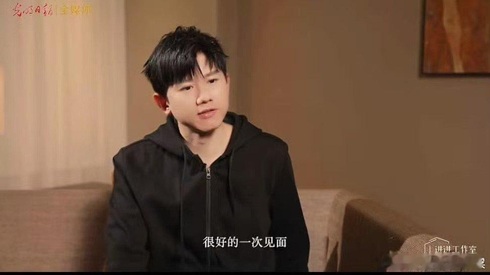 光明日报专访张杰 张杰未LIVE巡回演唱会未 LIVE 巡回演唱会，张杰用舞台诠