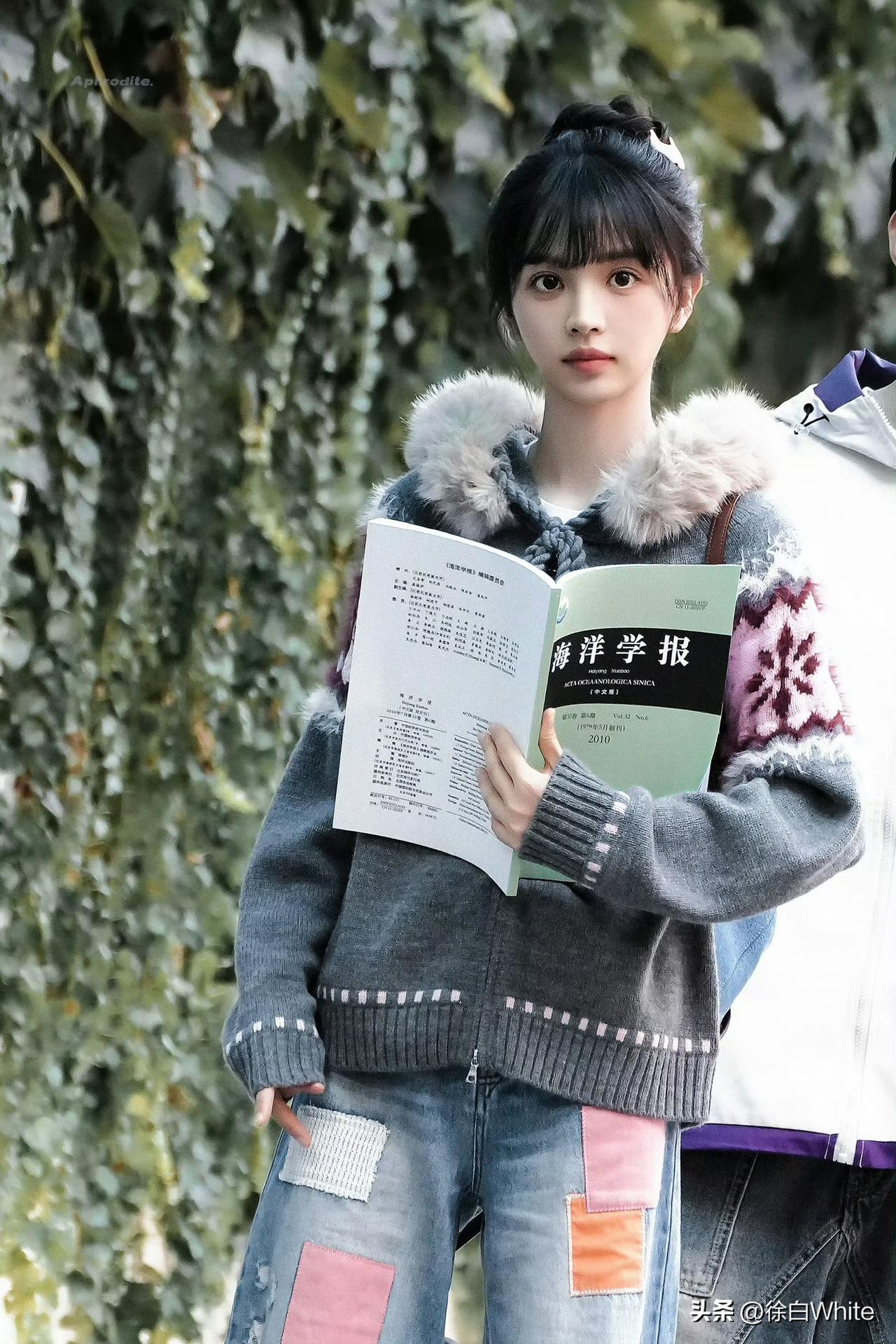 9月9日，田曦薇粉丝不满田曦薇在《天才少女》中的服化道，指责造型师审美不行！
没