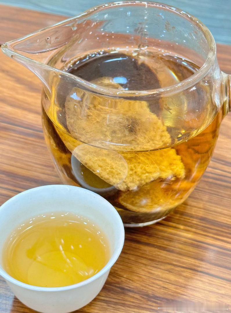 泡上一杯陈皮茶，暖暖身子。最近降温来得挺突然，忽冷忽热的体感很明显。各位朋友一定