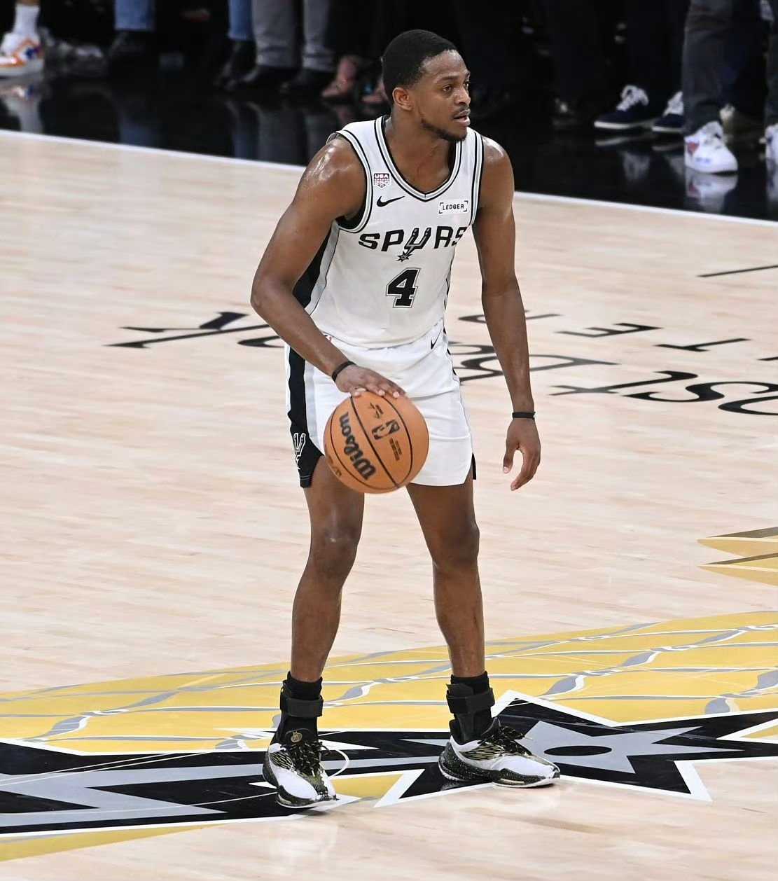 福克斯赛后谈到了卡斯尔和哈珀的成长:“前途无限，他们未来会入选NBA最佳阵容，会