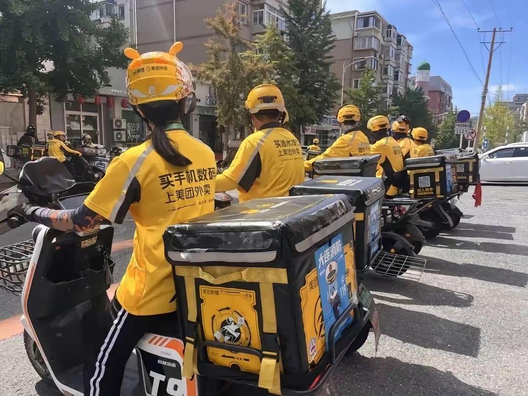 淘宝闪购这套城市骑士制服拿了2026法国设计奖的金奖，还是这个奖创办以来头一回把