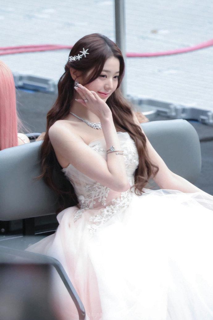 永远怀揣赤诚之心，以真心待人，用真诚赴每一场相遇，这份纯粹与热忱格外动人，双向奔