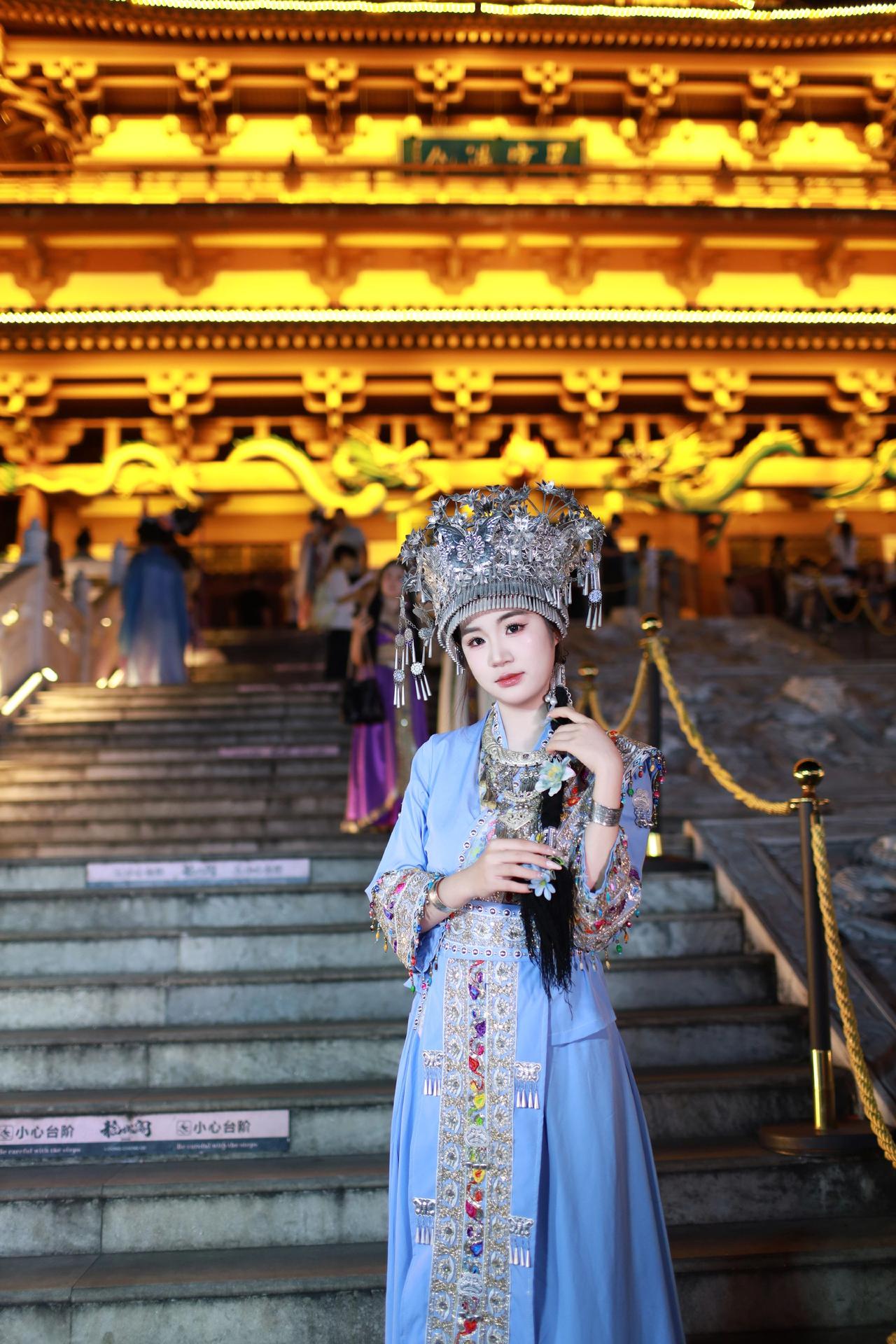 古镇随拍少数民族服饰 苗服拍照打卡地 少数民族风情 民族服饰