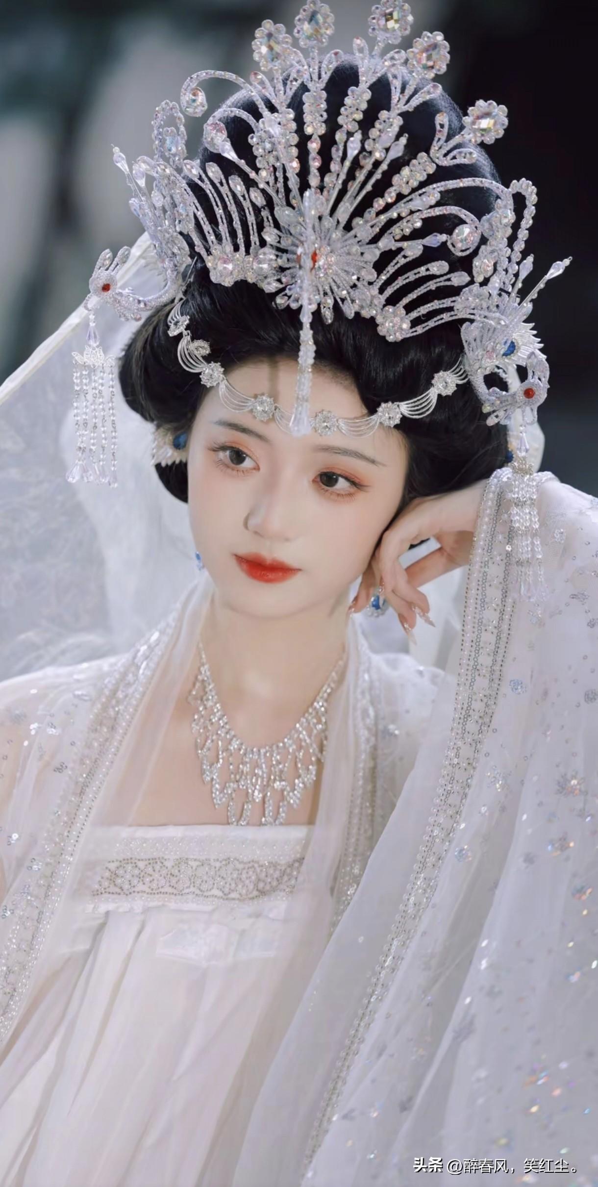 雍容大方的美女 华贵古风装扮 穿婚纱的女子 古典温婉美人