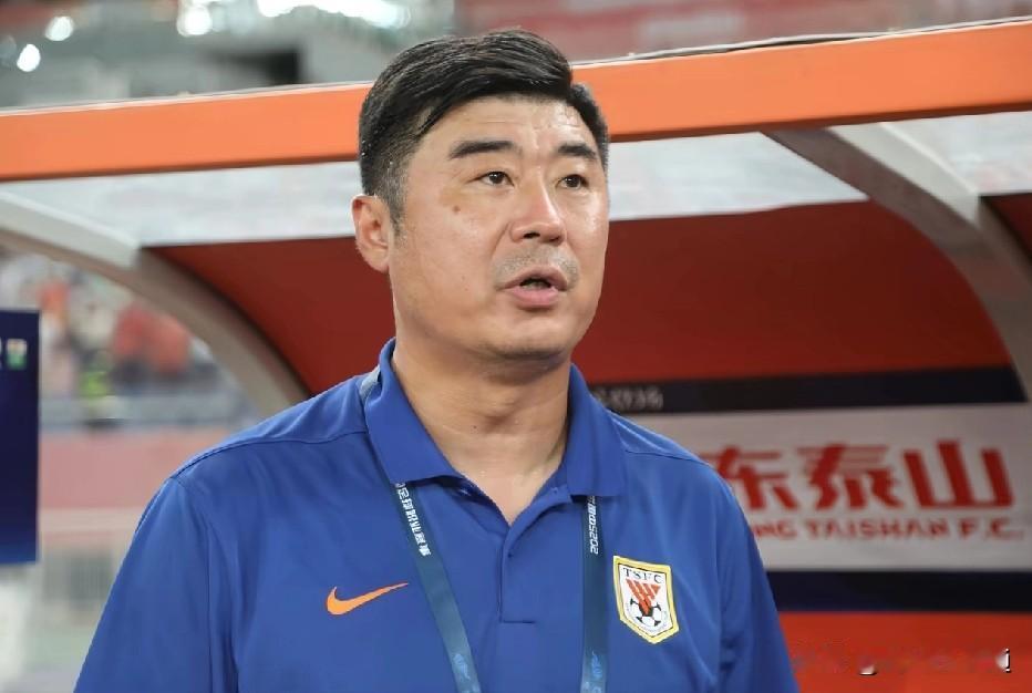 山东泰山队主教练终于尘埃落地了，宿茂臻任主教练，韩鹏任教练组组长。
新赛季山东泰