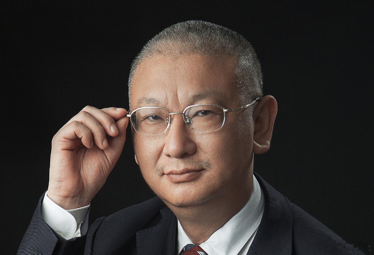 从当下的趋势来看，随着光伏行业的不断发展，BC技术已经从曾经的“非主流”逐步走向