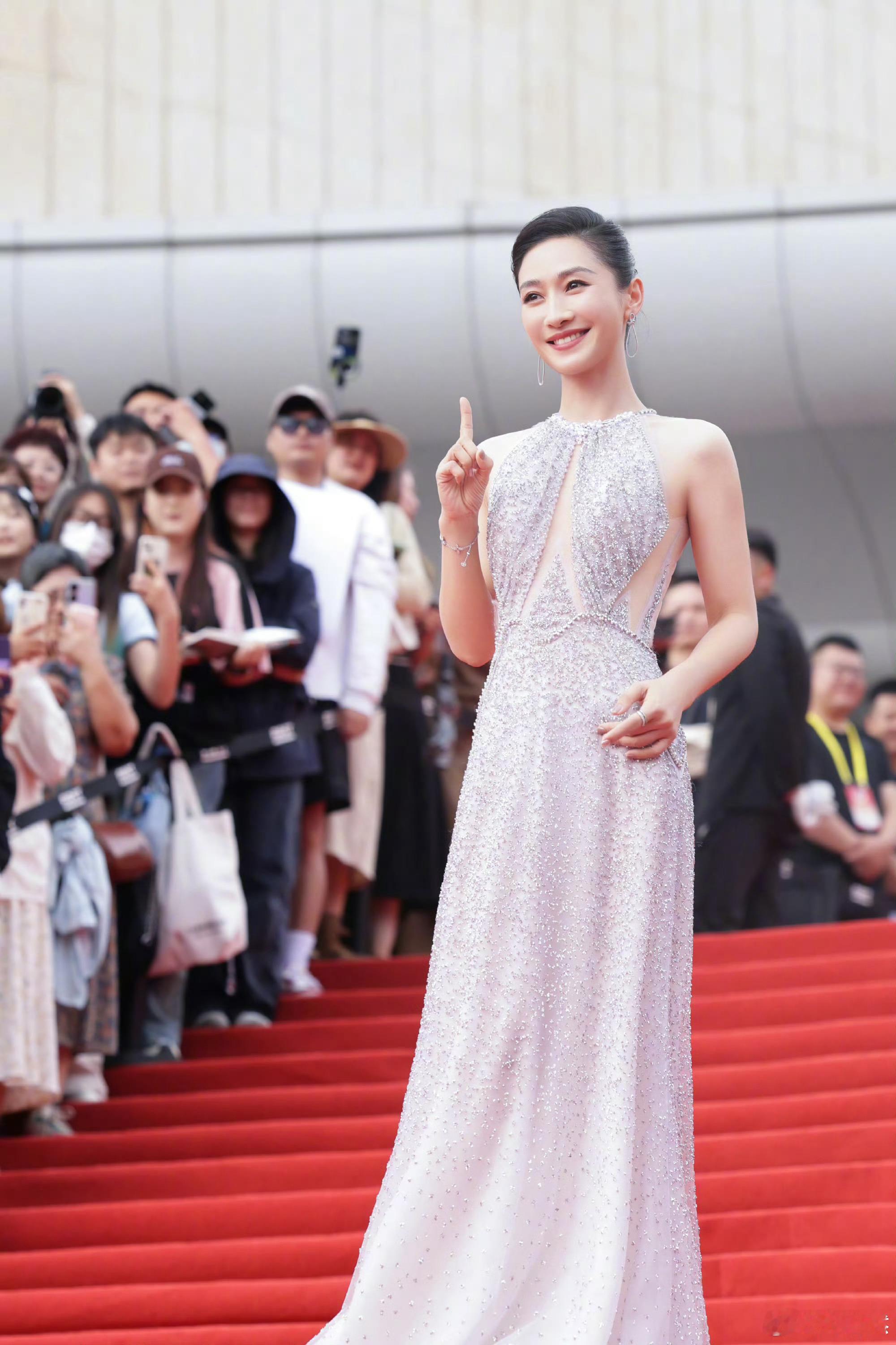 曝陶昕然自掏腰包给亏损电影结尾款原来《夹缝之间》票房失利的背后，是陶昕然一个人扛