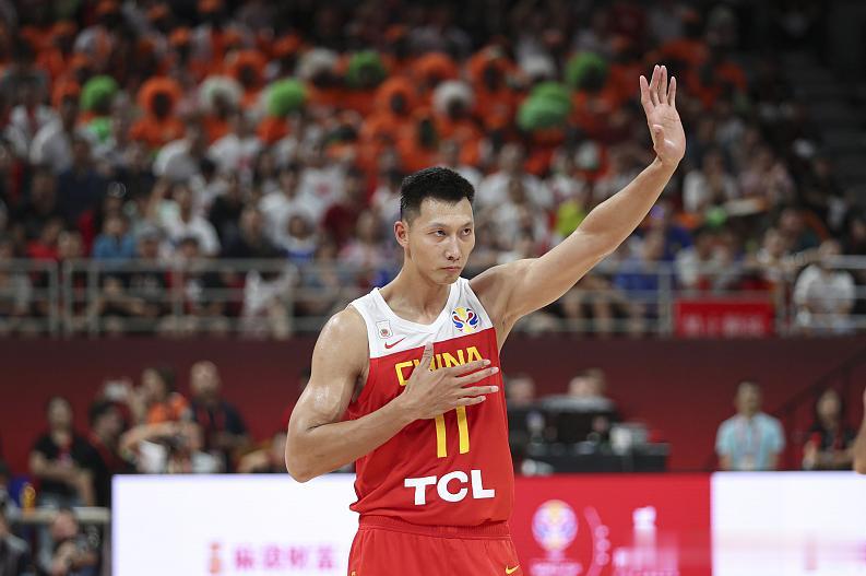 突发重磅新闻！
广东宏远9号球员，中国国家男子篮球队11号，2007年NBA首轮