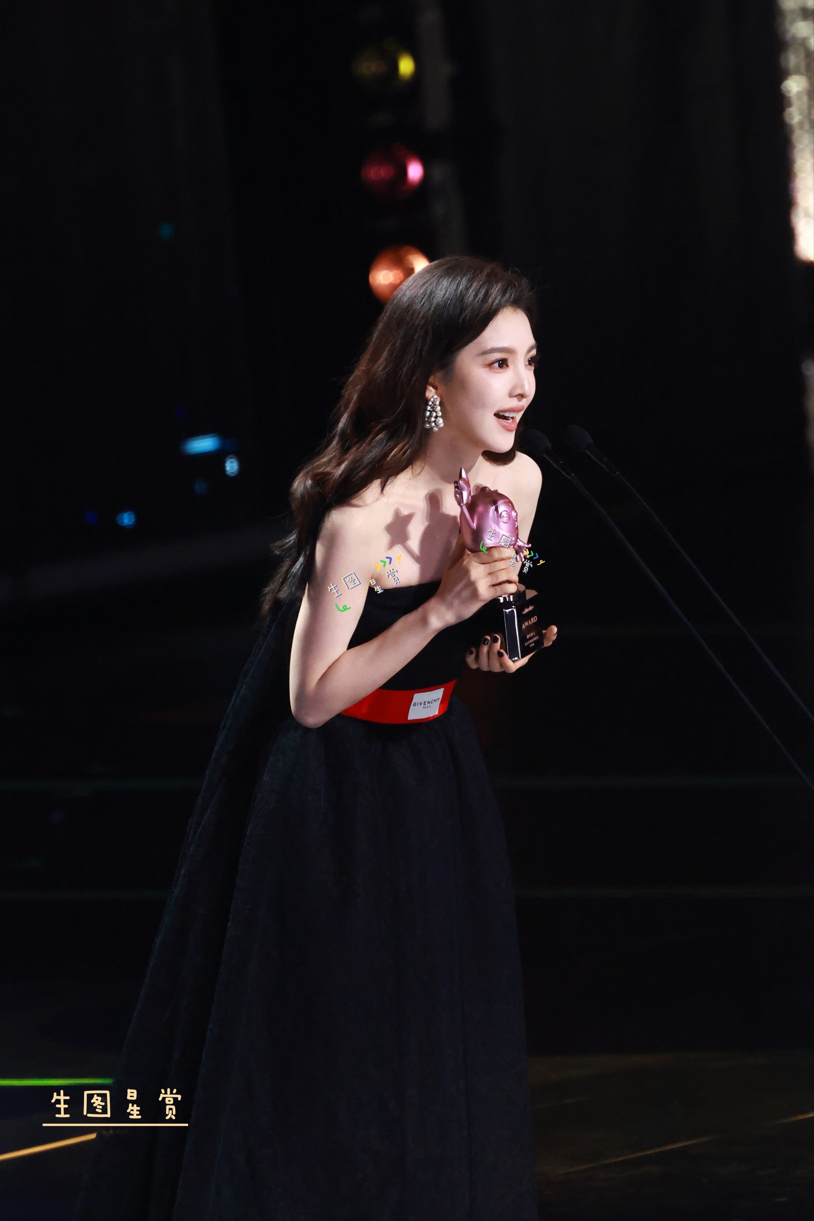 章若楠尖叫之夜内场舞台美美有光的楠楠🌟章若楠内场这套好好看章若楠