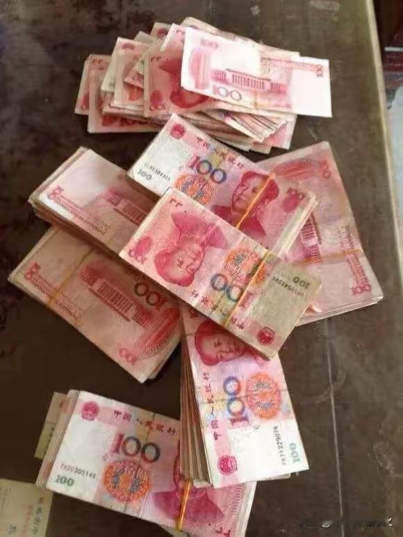 千万别再碰不合规网贷了，这些真实案例真的给所有年轻人敲响警钟。

有人名义借1万