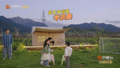 #马立奥游戏输了气到抱错爸爸# 看来这孩子的胜负欲还是比较强烈的，要不然也不会在