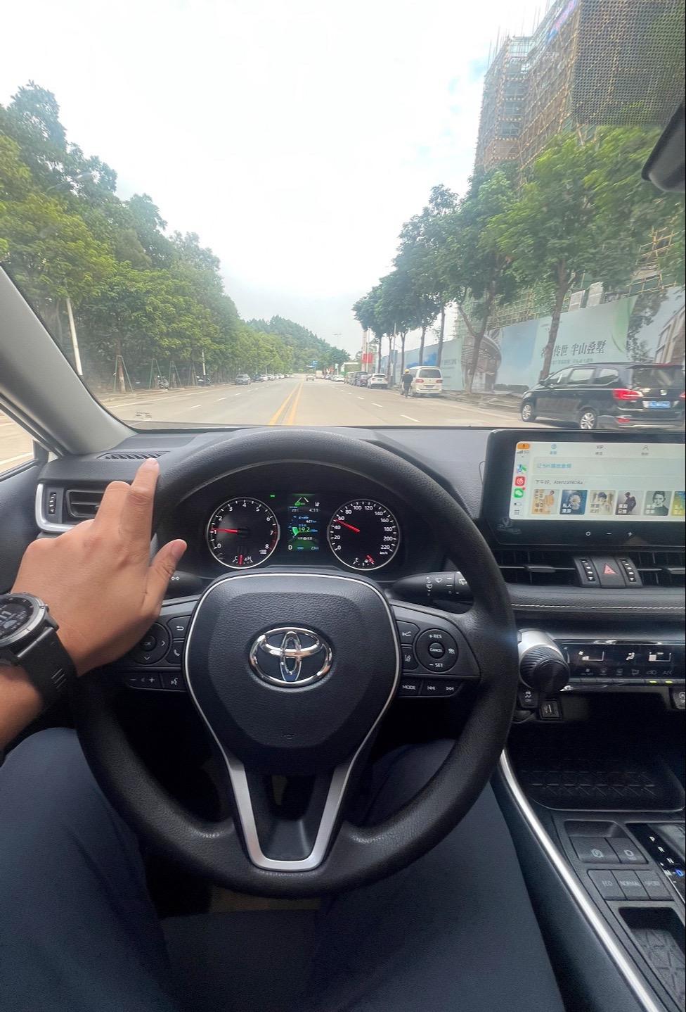 “车到山前必有路，有路必有丰田车”