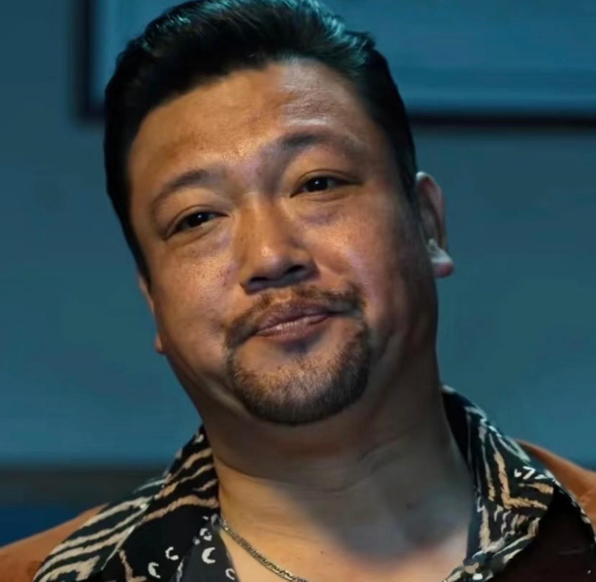 烧饼在低智商犯罪cos贾冰 一开始没细看我还以为是贾冰，原来是烧饼！俩人也太像了