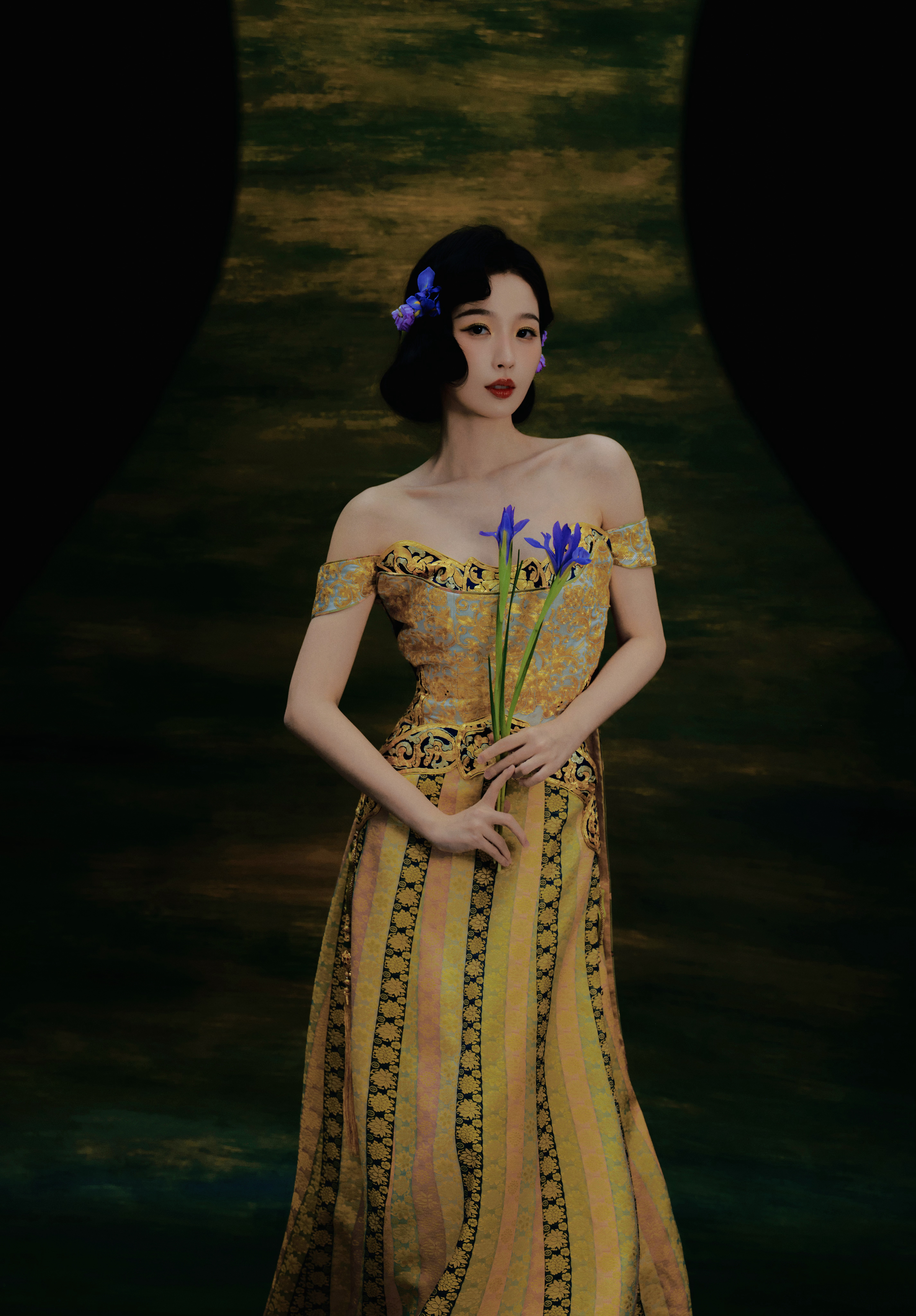 虞书欣今日🇹🇭活动造型像是从油画里走出来的，古典东方美人调修9p· 期待20