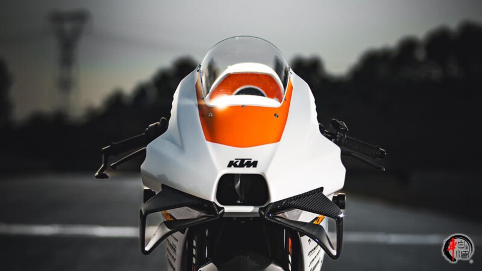 #KTM专用赛道限量版RC8C#
KTM再度挑战极限，发布了限量版的专用赛道RC