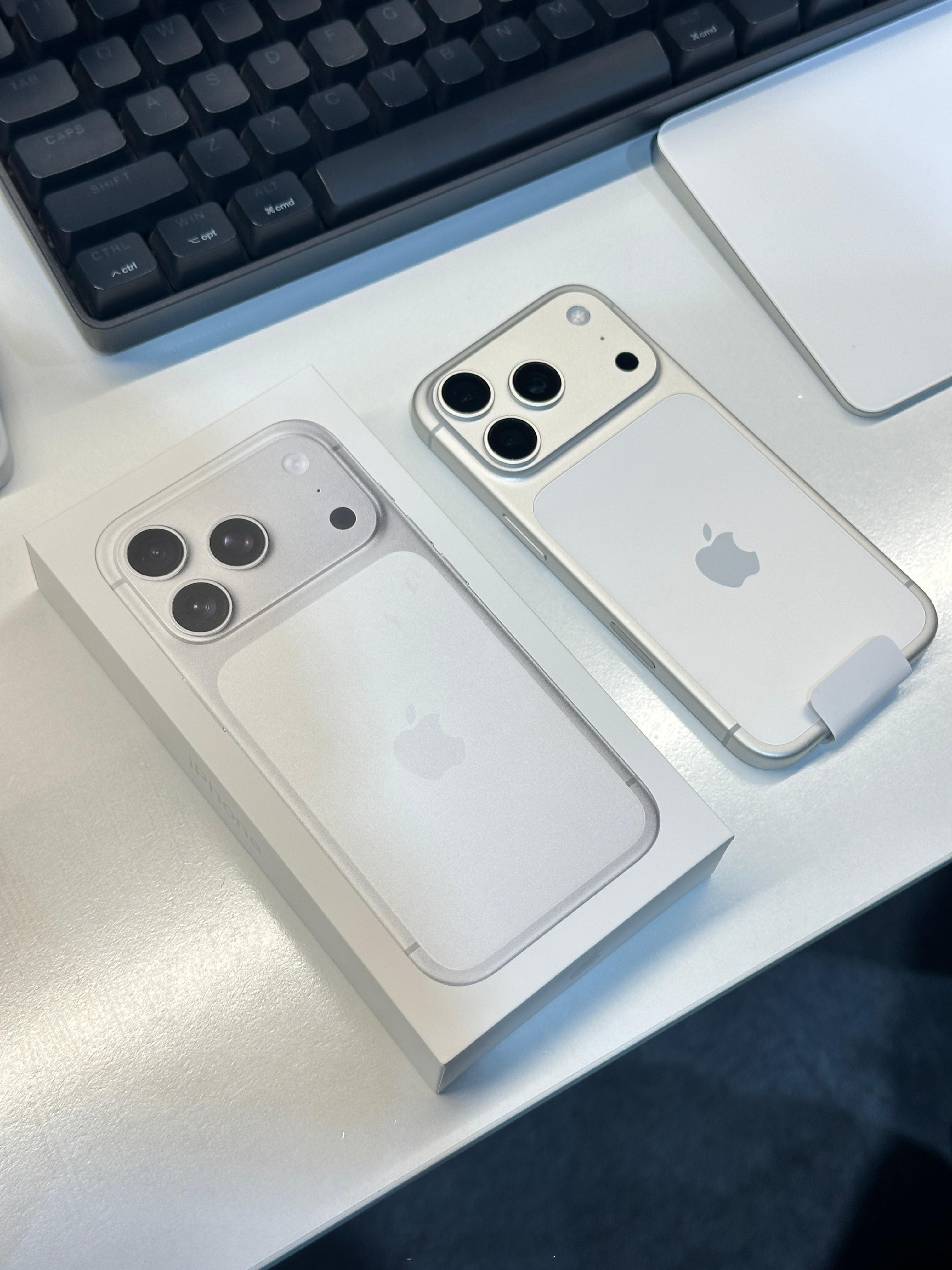 iPhone17Pro被黄牛拒收小伙伴购入的银色iPhone17 Pro到手嘞！