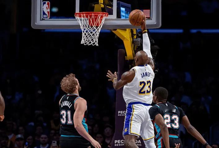 关键时刻之王！湖人本赛季关键时刻战绩12胜0负未尝败绩