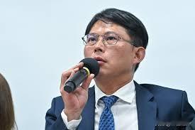 对于美国给了台湾1983年生产的子弹和泡水的防弹衣一事，民众党的态度是什么？
民