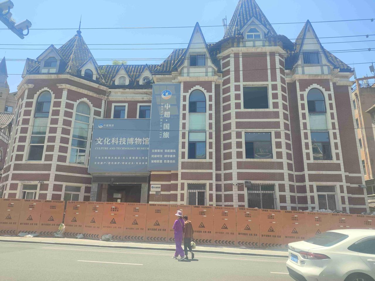我的今日状态：🥲强颜欢笑
我这里的天气：☀️晴天
     大连上海路老建筑集