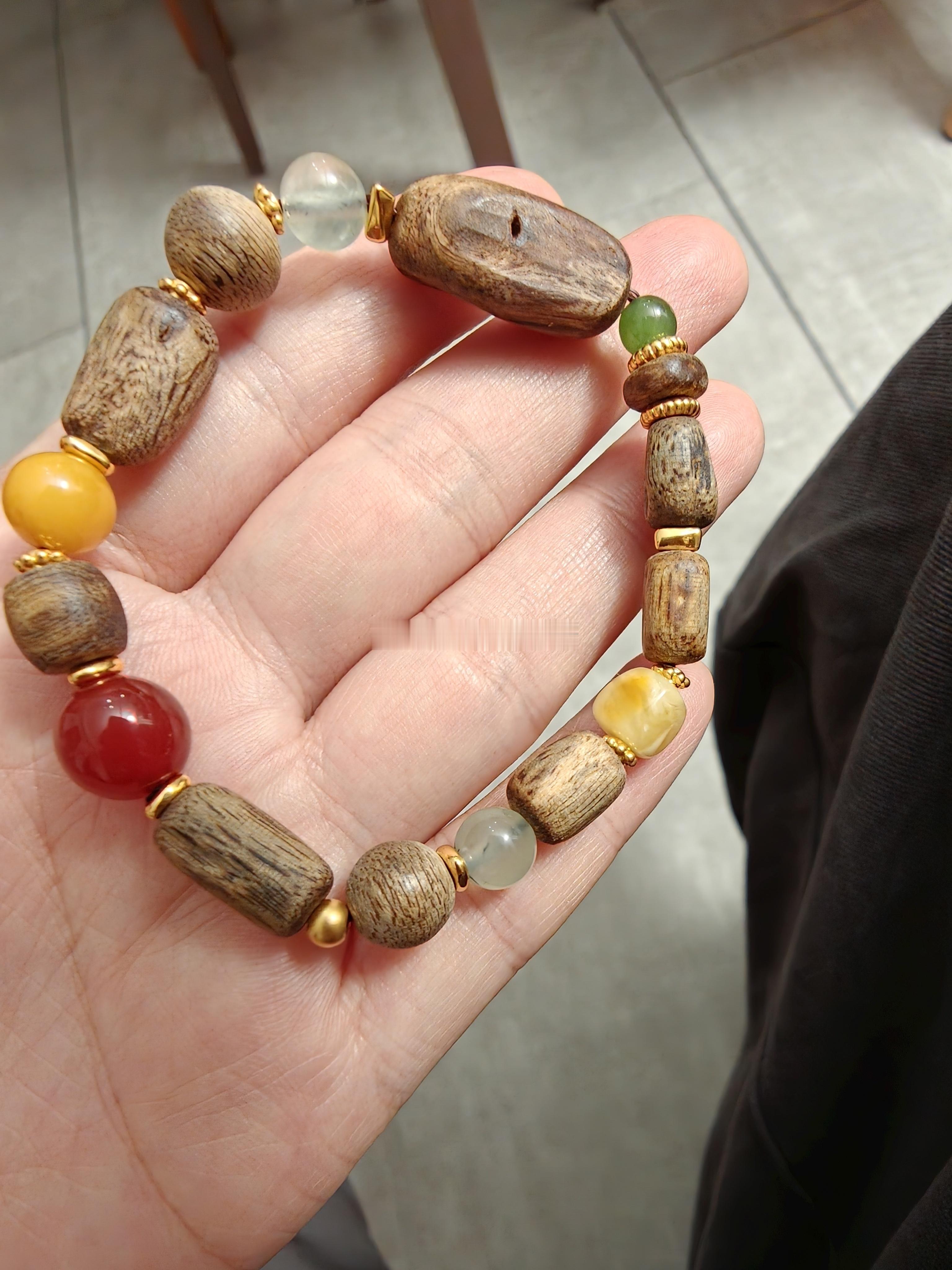 中秋节快乐现在的黄金配饰真的是越来越好看了。今天去把我这一串珠子给的配件全部换成