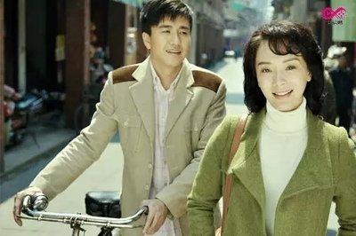 下联：功名利禄几缕烟 
以“功名利禄”对“悲欢离合”，展现人生不同层面；“几缕烟