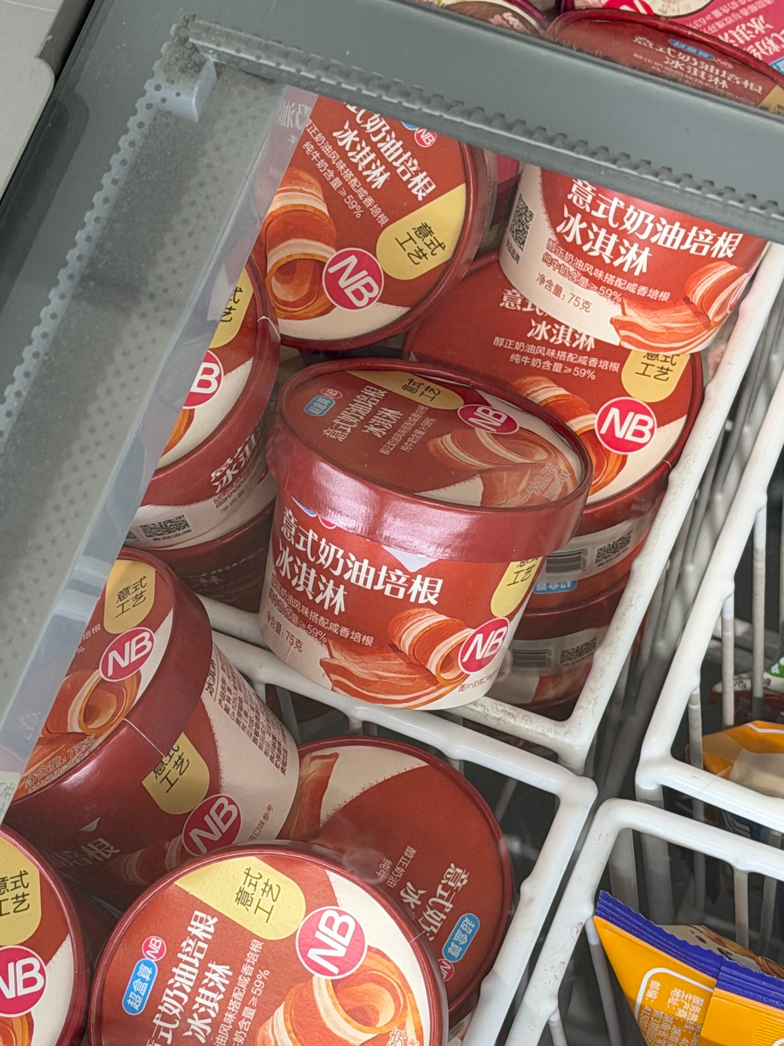 哈哈哈哈现在冰淇淋口味有点抽象啊！奶油培根和豆浆油条冰淇淋，有点意思