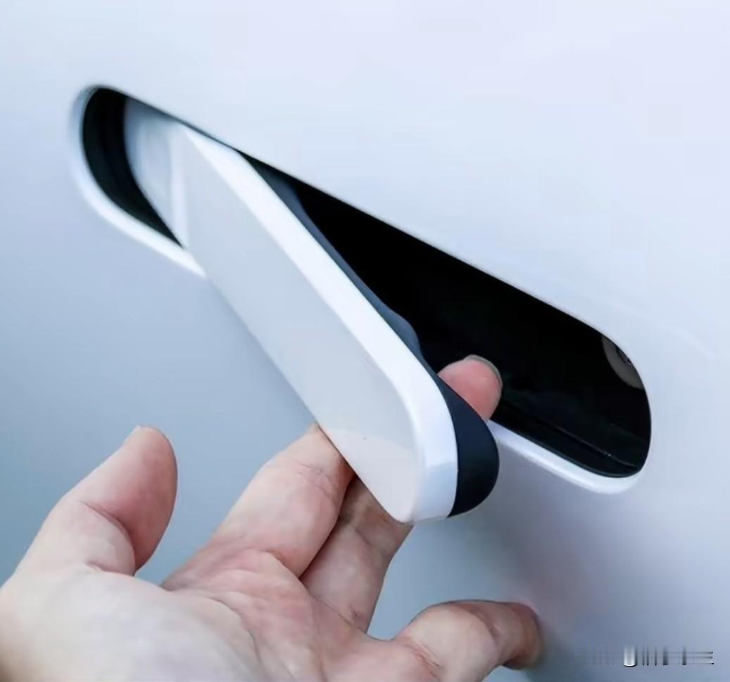 汽车安全再升级！国家发布强制性标准，要求每个车门内、外均配备机械释放把手。这意味