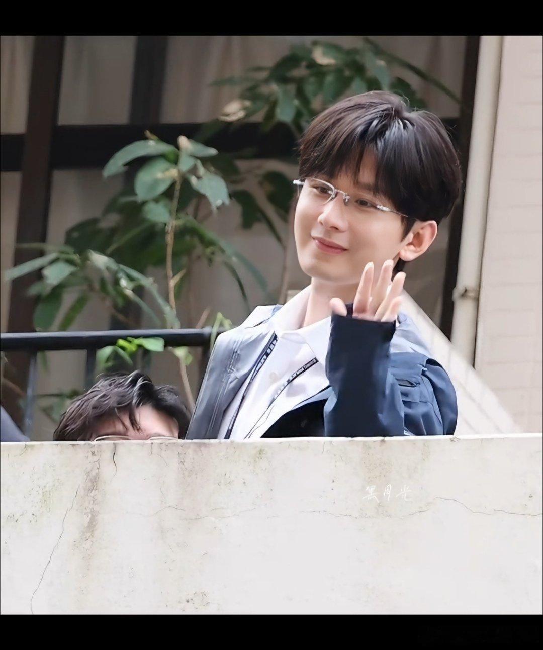 梁汉文晒成毅片场随拍可以多发点么？成毅林彦廷