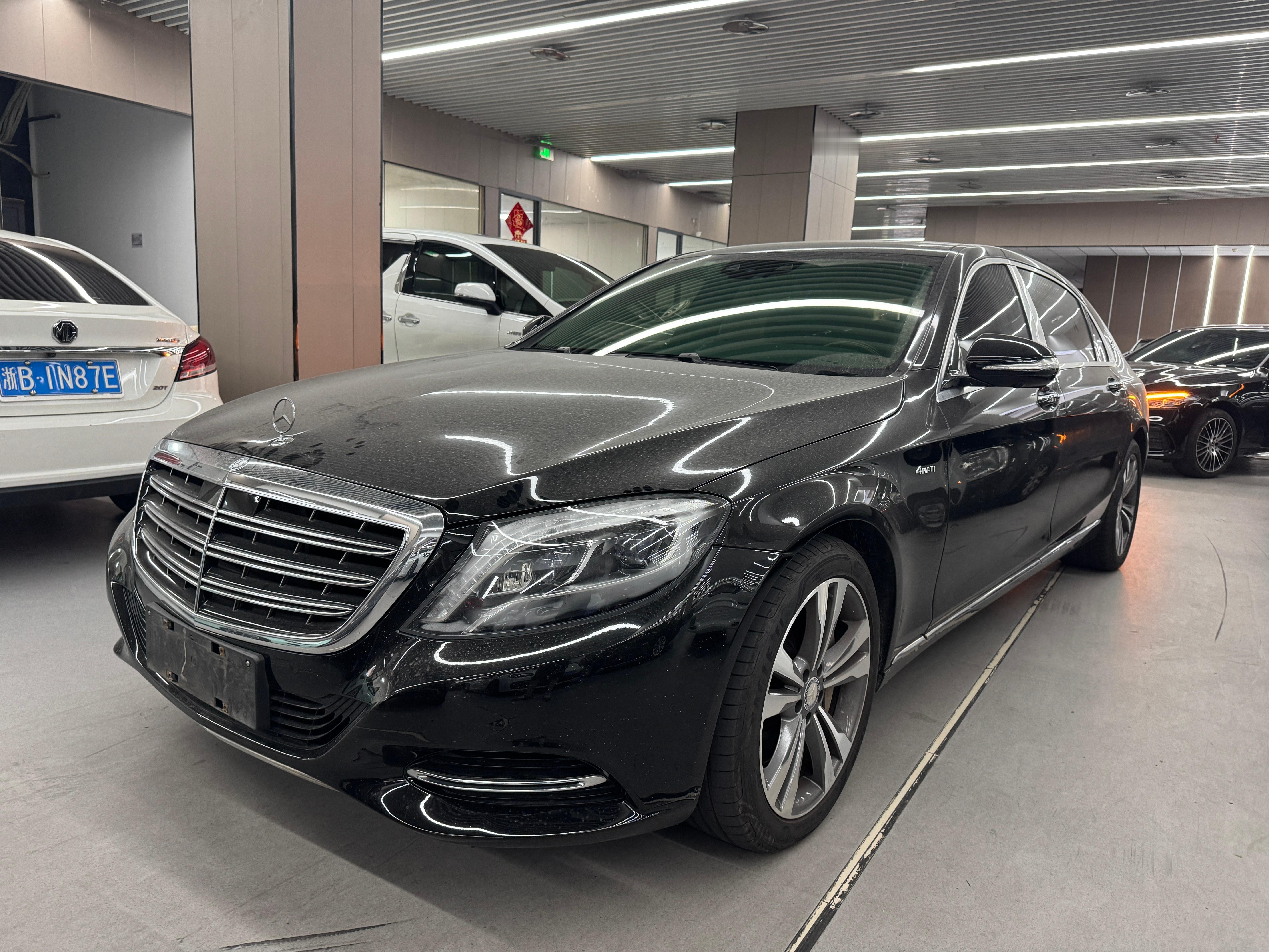 2015年的迈巴赫S400，10年车龄才开7万多公里，对于这类车型来说开的算少的