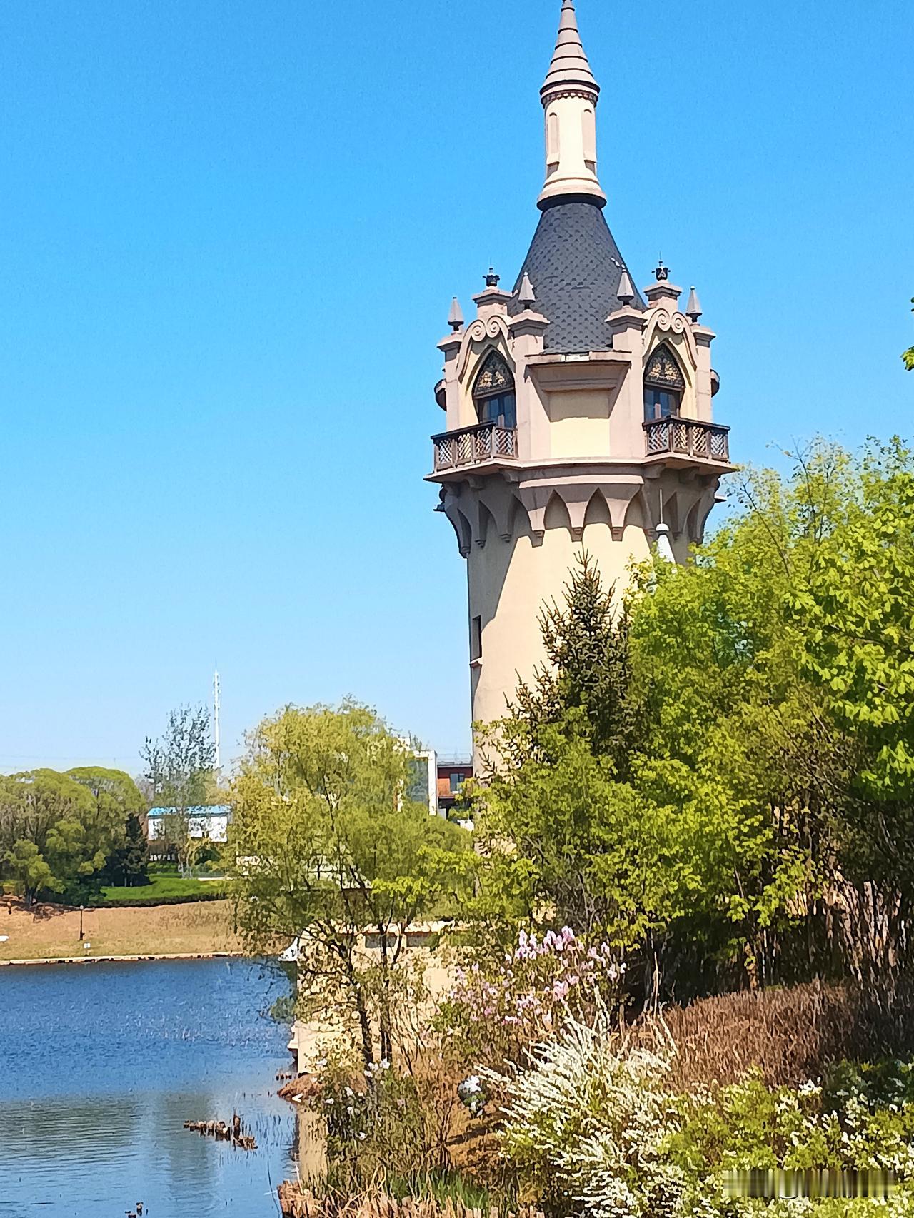 谁能想到这座建筑是干什么的
沈阳是真豪
鲜闻人知
就是老沈阳人
也只能一知半解