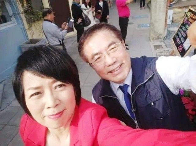 黄智贤和黄伟哲关系的变迁：从决裂到缓和
1. 早年彻底决裂阶段（2007 年前后