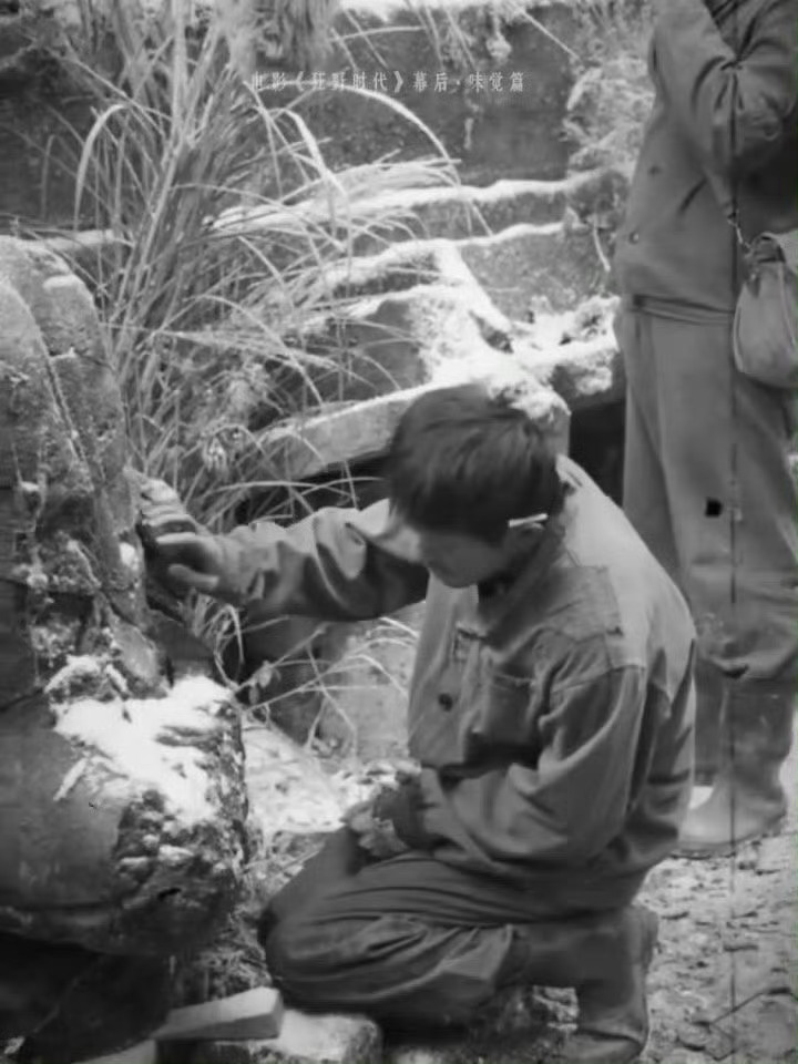 易烊千玺给石头鞠躬名场面易烊千玺 电影狂野时代花絮笑不活 狂野时代最新花絮太有梗