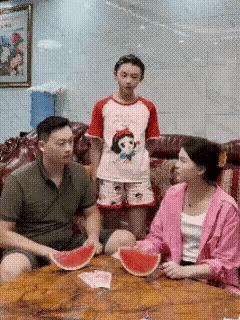 这个也是腐败，
不公平公正公开的规则女儿公证人又是监督人偏向她妈，举报她[捂脸]