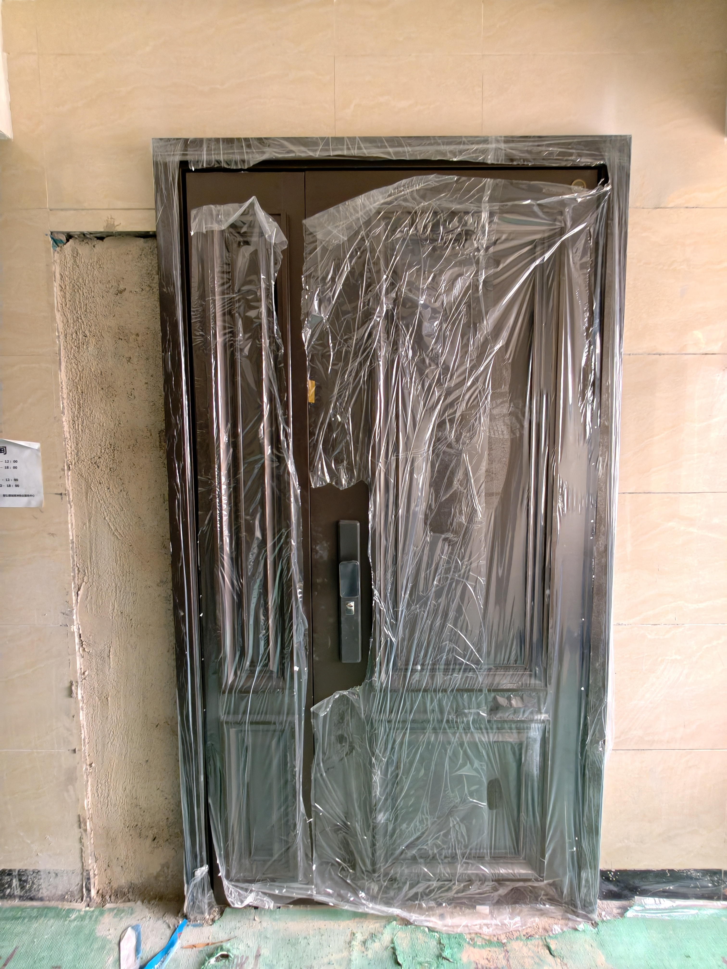 入户门移位扩大这玩意是个大工程就这几片瓷砖，我差不多翻遍了网上才找到匹配的100