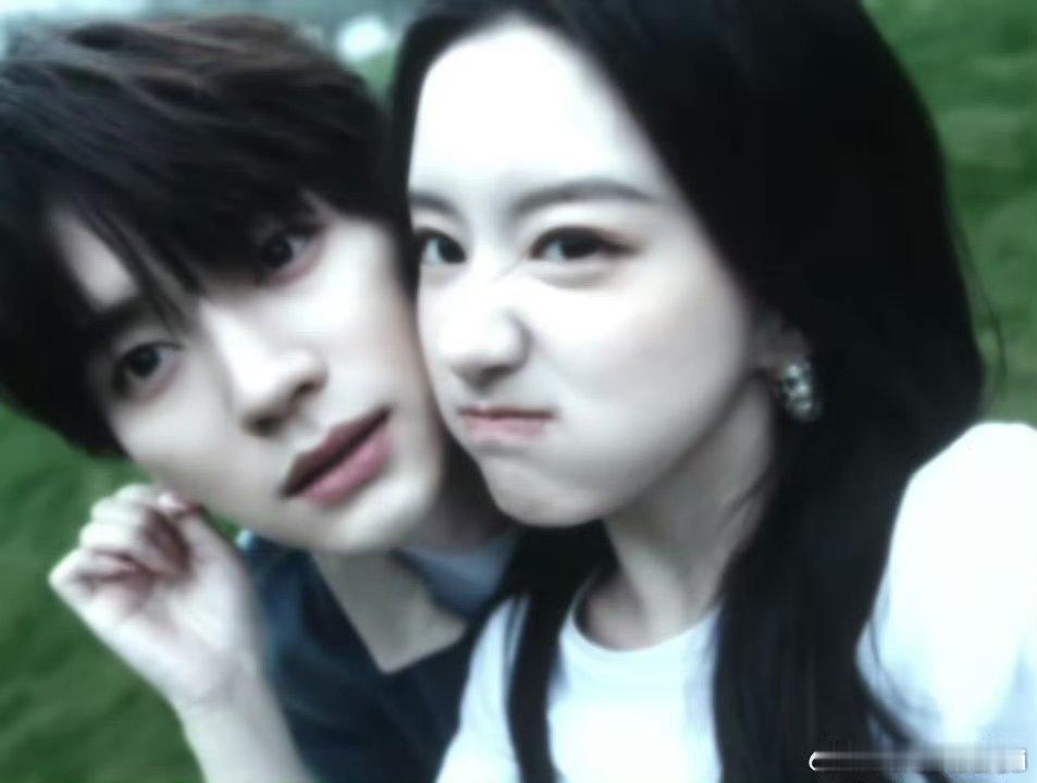 周翊然包上恩活动同框直拍，俊男靓女赏心悦目！