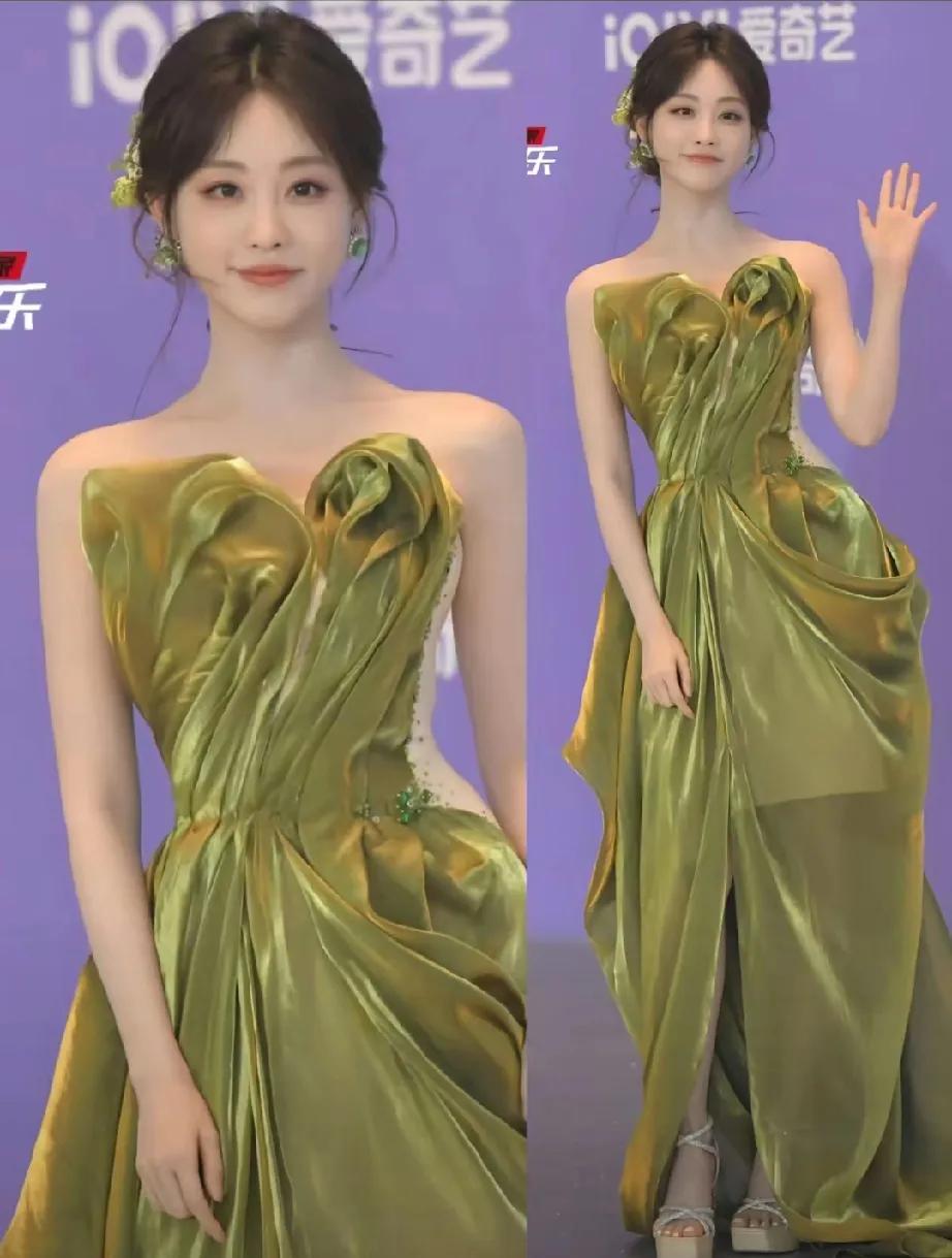 当爱奇艺尖叫之夜邂逅澳门，一场时尚盛宴就此开启！红毯之上，女明星们宛如璀璨星辰，