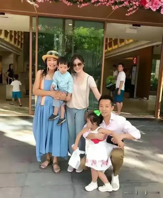 生孩子不只为对方，更为自己


她们家的人说封建挺封建，说开放又挺开放。


一