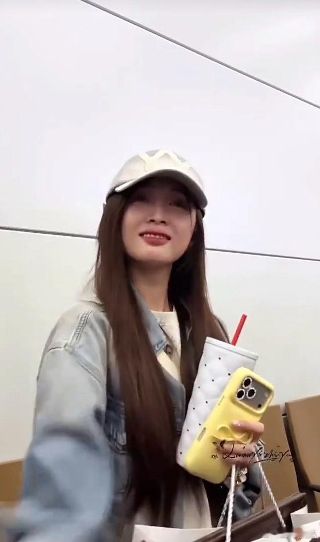 吴宣仪听到粉丝的支持哭了吴宣仪听到粉丝的支持感动哭了 吴宣仪听到粉丝的支持哭了，