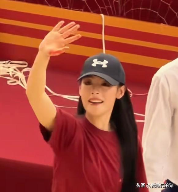 你们发现了吗？
陈丽君有一个弱点，
可能永远也改不掉了，不是她演技不好，而是她心