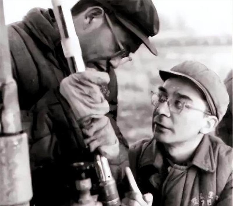 高考数学满分、物理98、化学96，却被清华北大同时拒之门外。

1955年，王德