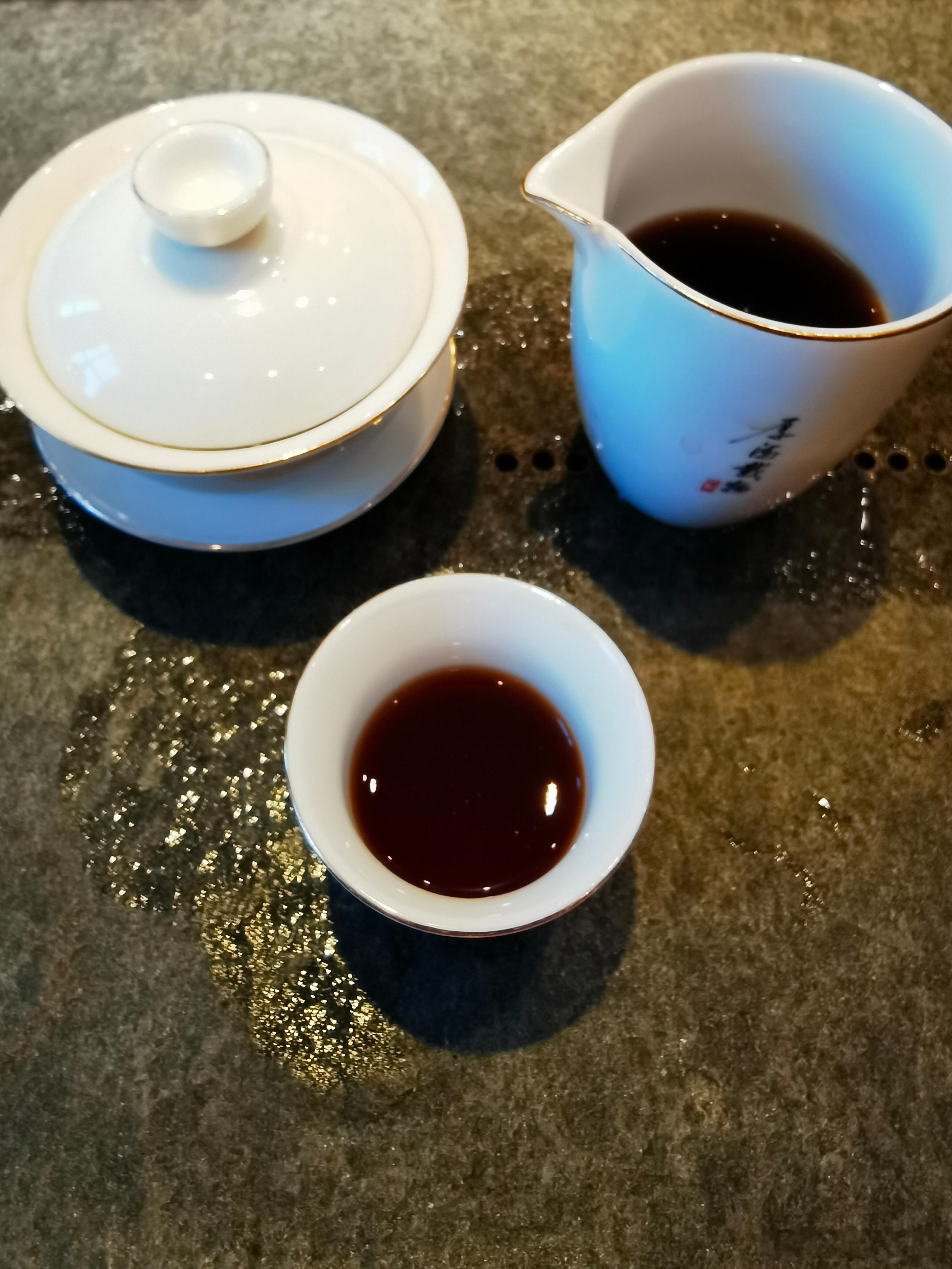 终于回到办公室，能消停喝杯茶 真舒服……[苦涩]#记录生活# ​​​