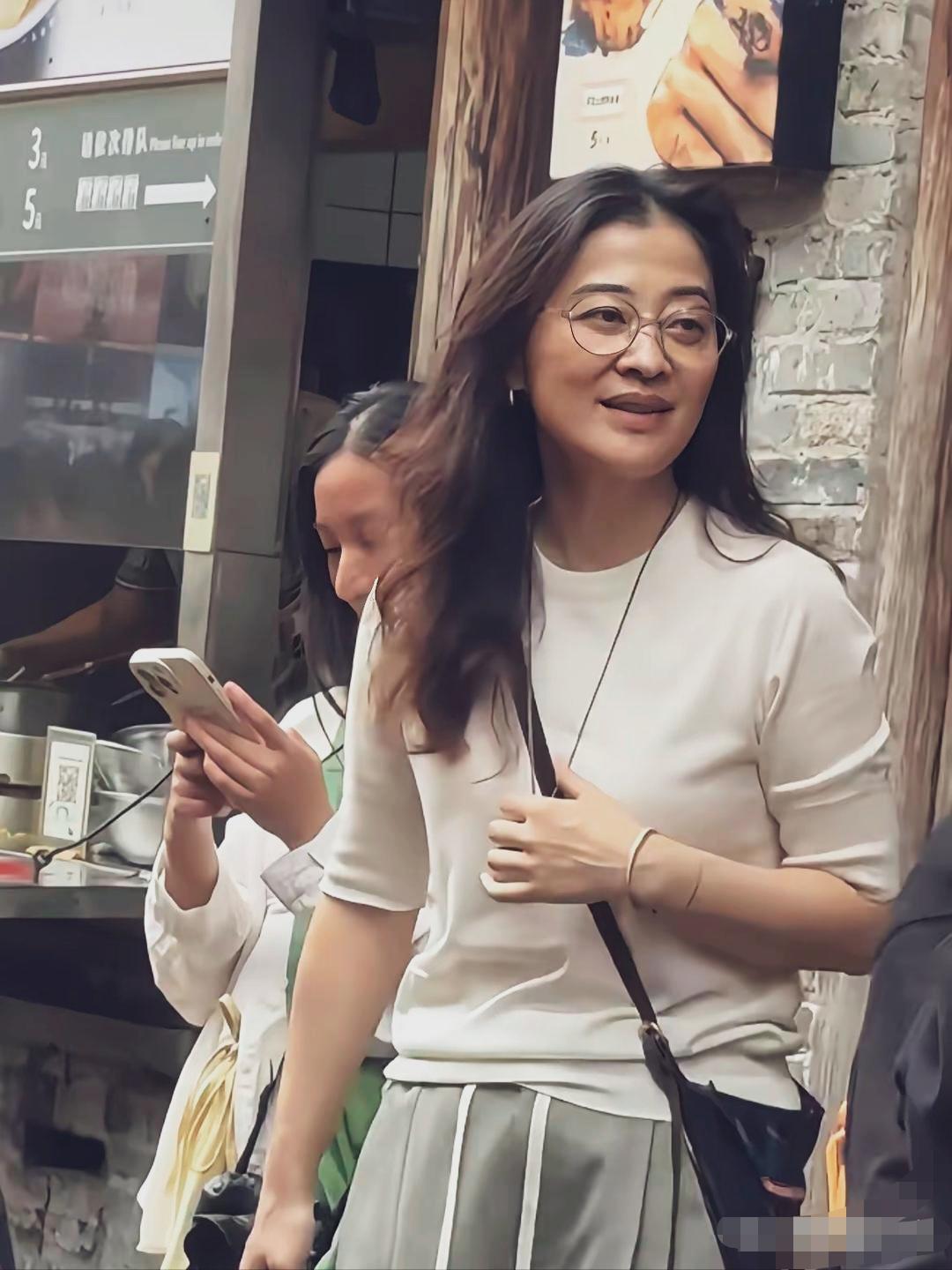 素颜出镜的梅婷状态超过百分之九十的同龄人！