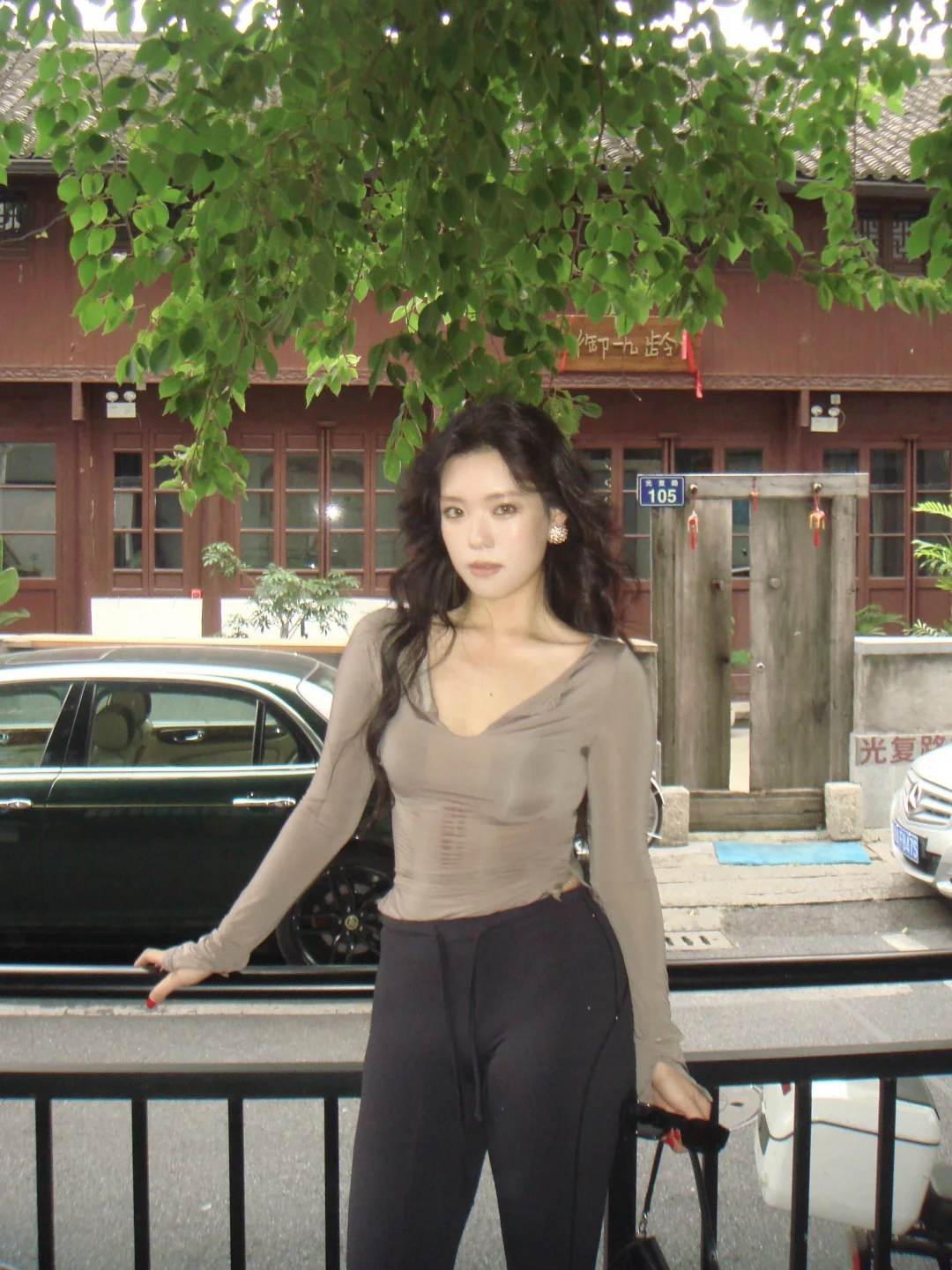 这里红墙绿叶好像北京