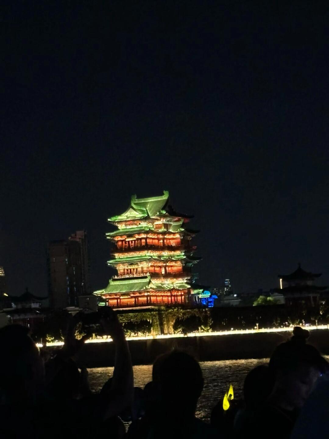 江城夜景不负千里迢迢