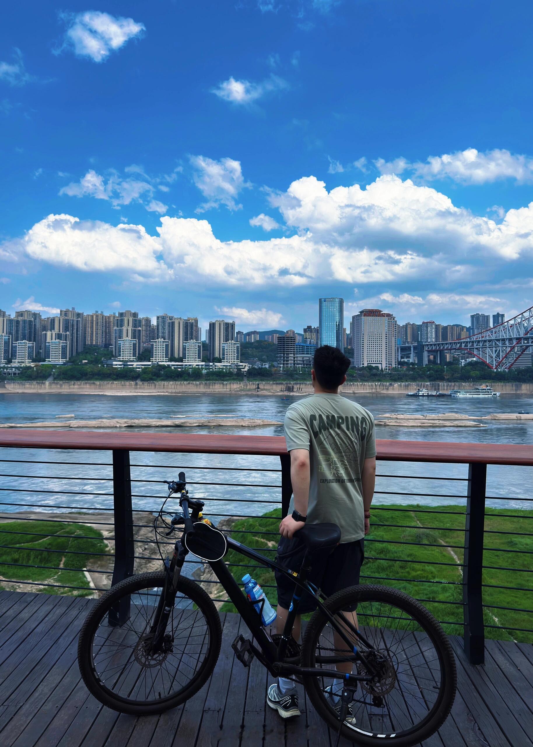 骑行、健身塑形雨后的山城是一次骑行的浪漫下了两天暴雨 终于等到放晴了！和骑友打卡