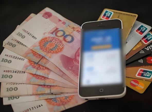 为什么建议大家尽量使用现金支付？原因很现实，银行人告诉你答案

买一件上千的衣服