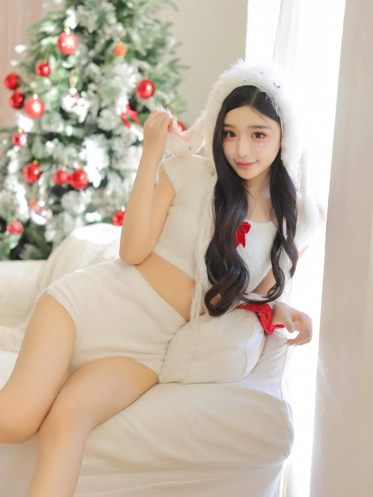 甜妹圣诞夜的光影诗篇什么样的穿搭可以成为气质女神?